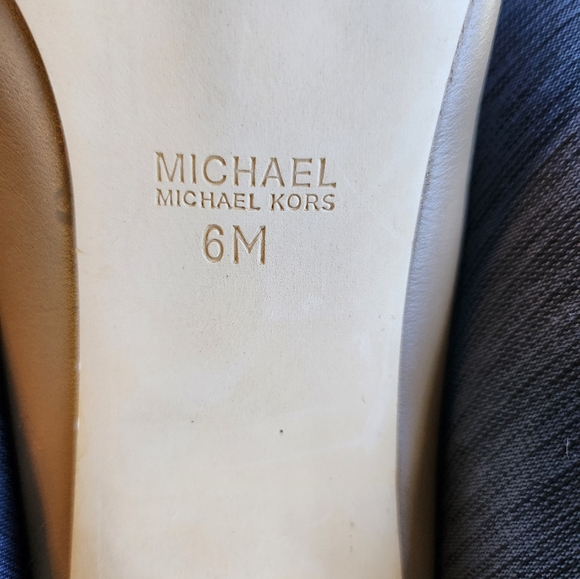 Micheal Kors Ladies Peptoe Pump - Picture 6 of 6